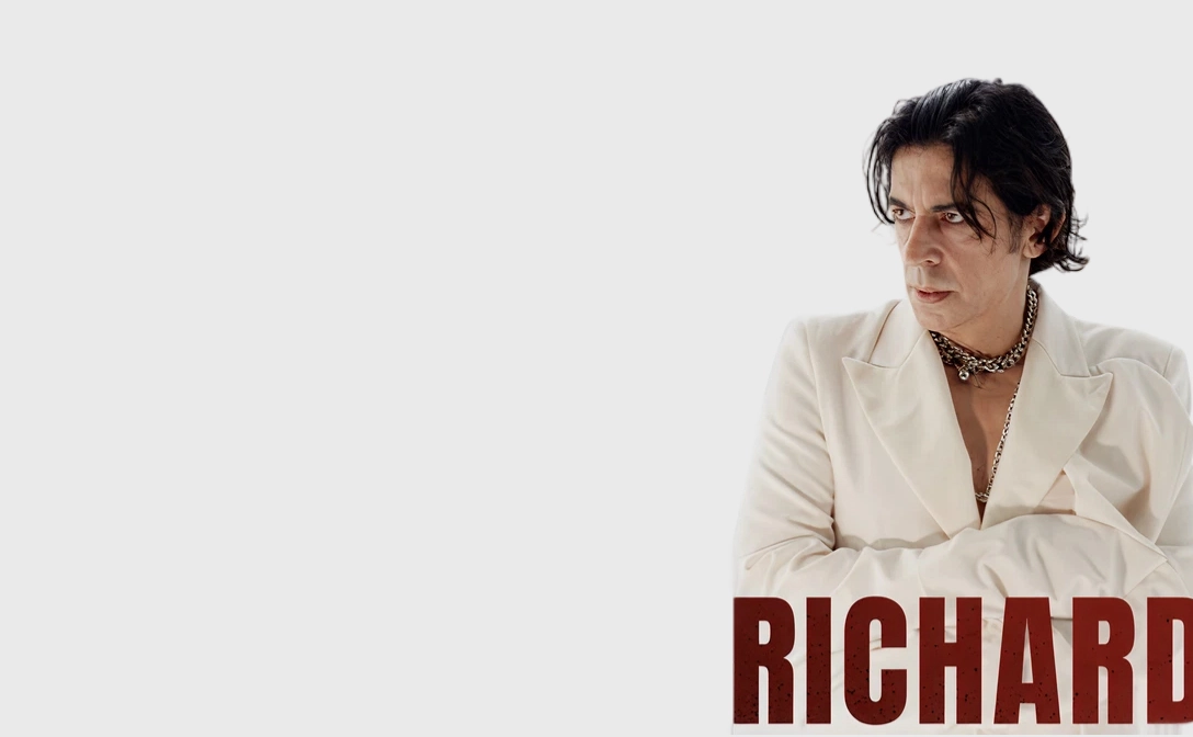 Richard on Stage Image sliderCard.defaultImageAlt1